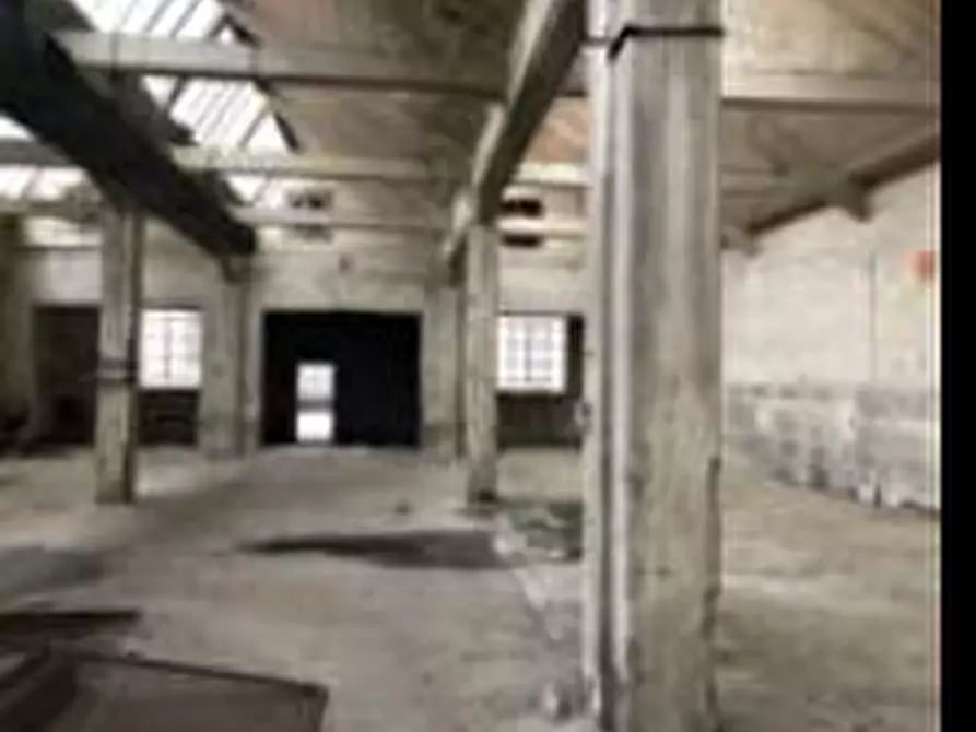 Immagine 13 di Attività artigianale in vendita  a Vigevano