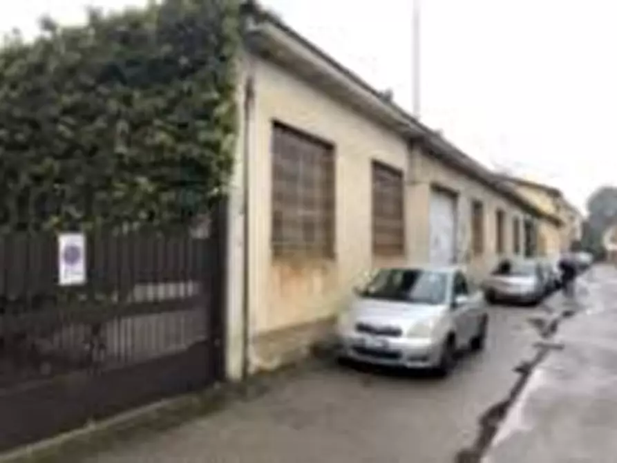 Immagine 4 di Attività artigianale in vendita  a Vigevano