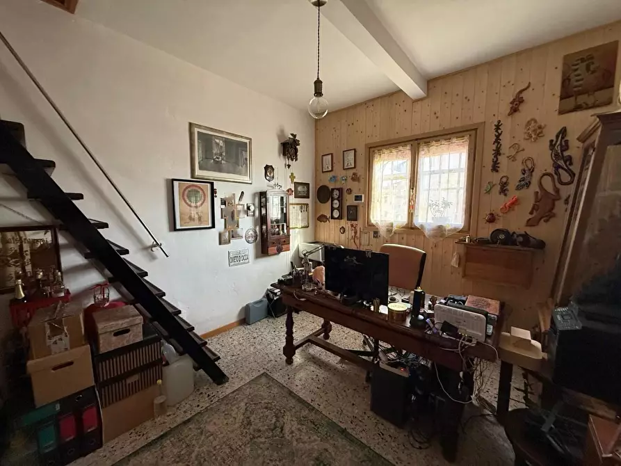 Immagine 17 di Appartamento in vendita  a Livorno