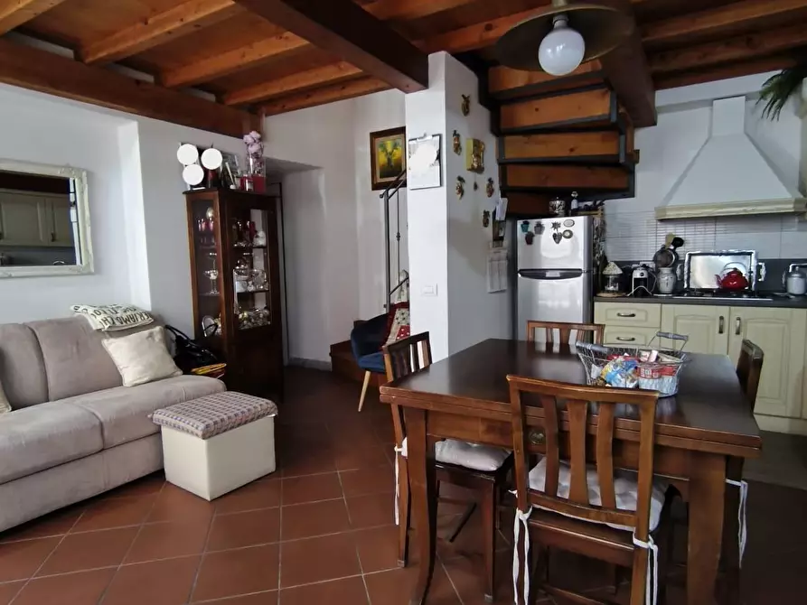Immagine 2 di Casa semindipendente in vendita  a Carrara