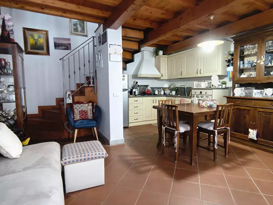 Immagine 3 di Casa semindipendente in vendita  a Carrara