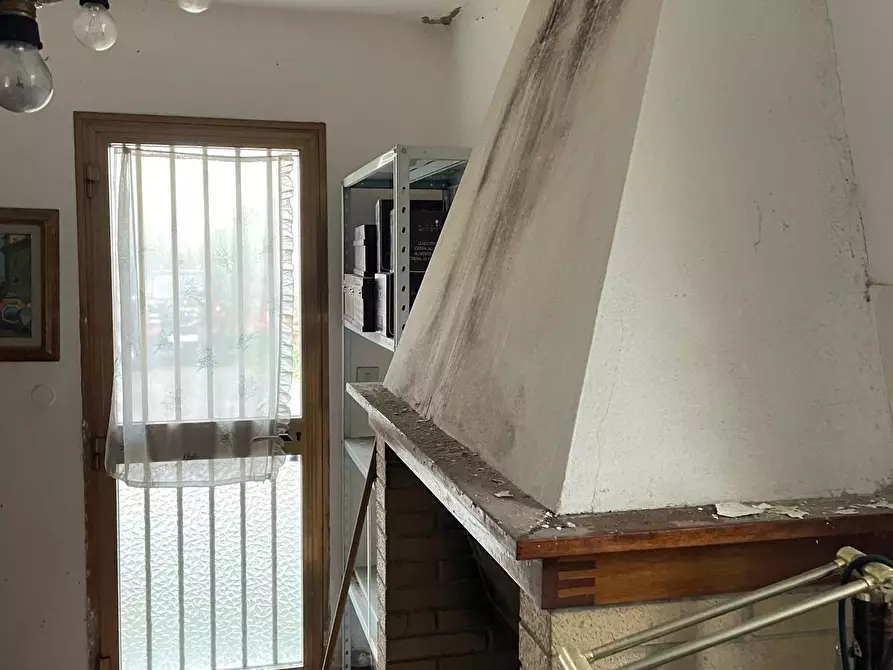 Immagine 43 di Villa in vendita  a Crespina Lorenzana