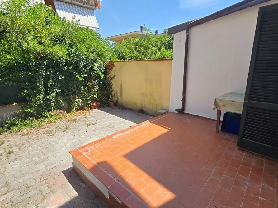 Immagine 7 di Appartamento in vendita  a Massa