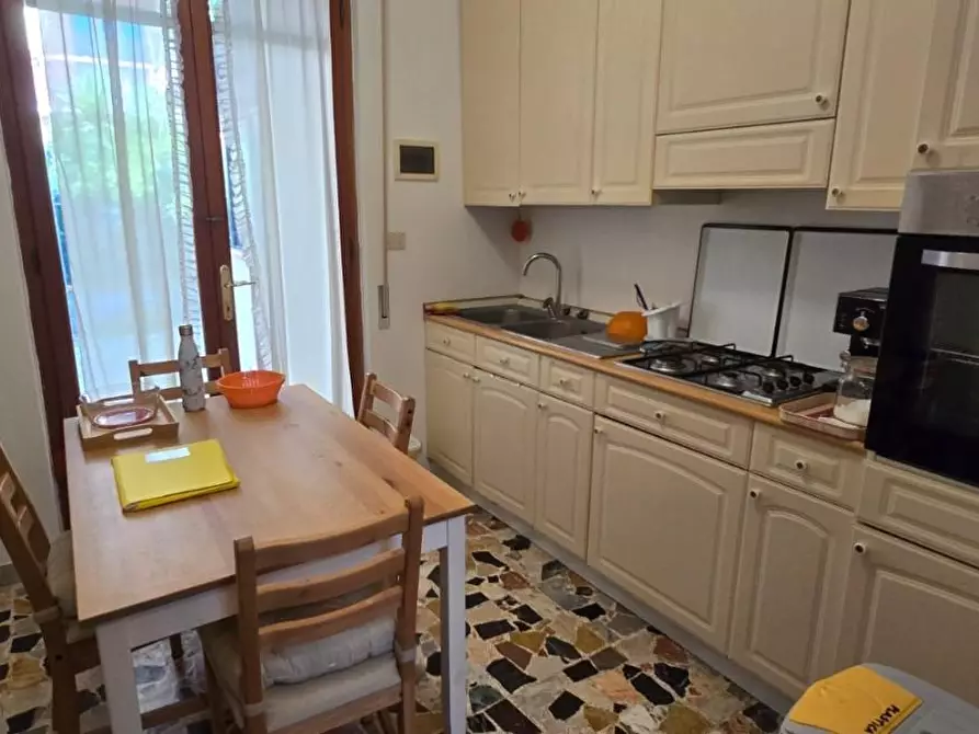 Immagine 10 di Appartamento in vendita  a Massa