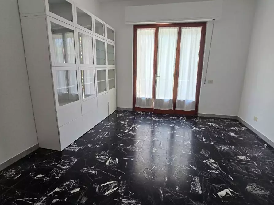 Immagine 4 di Appartamento in vendita  a Massa