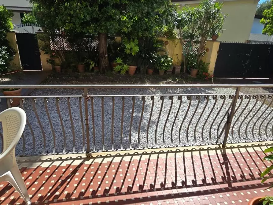 Immagine 2 di Appartamento in vendita  a Massa