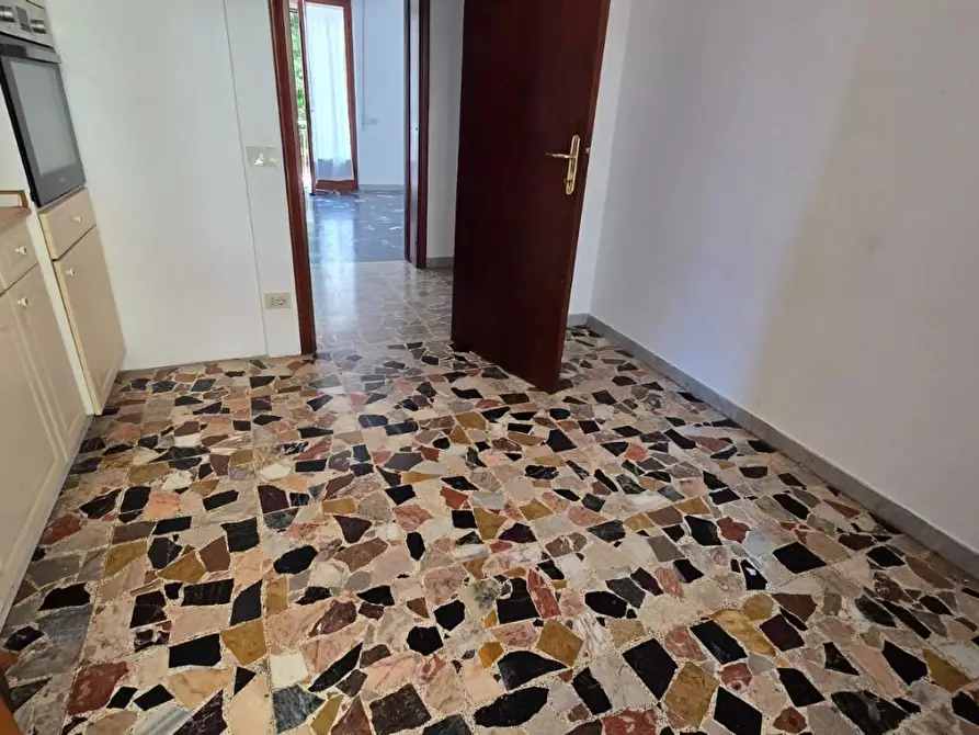 Immagine 10 di Appartamento in vendita  a Massa