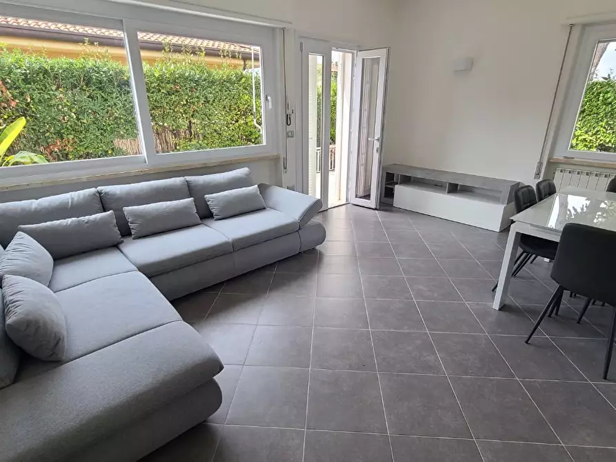 Immagine 7 di Casa indipendente in vendita  a Forte Dei Marmi