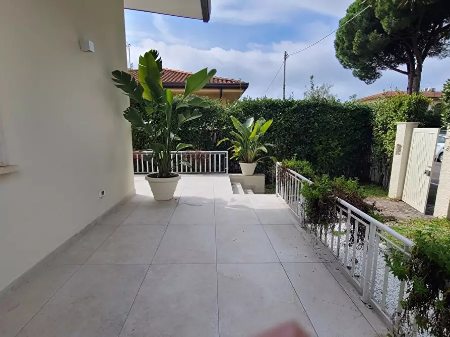 Immagine 4 di Casa indipendente in vendita  a Forte Dei Marmi