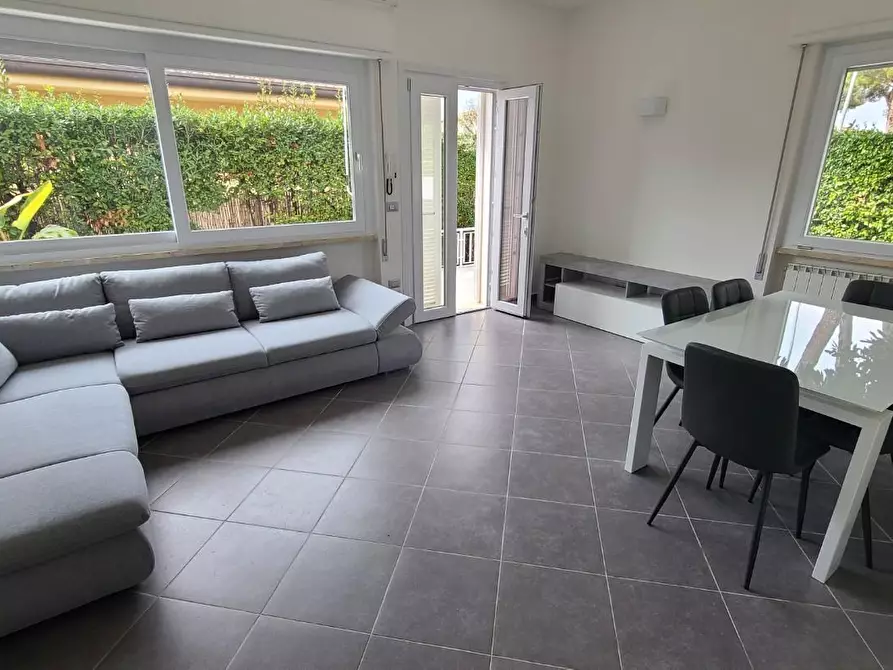 Immagine 6 di Casa indipendente in vendita  a Forte Dei Marmi