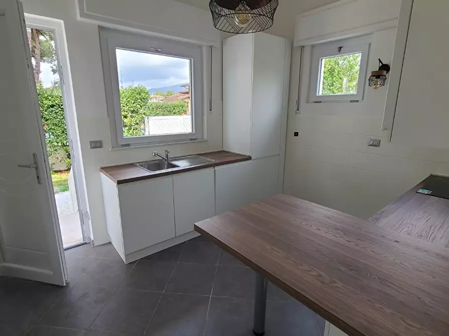 Immagine 10 di Casa indipendente in vendita  a Forte Dei Marmi