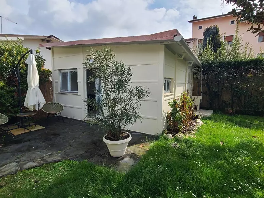 Immagine 5 di Casa indipendente in vendita  a Forte Dei Marmi