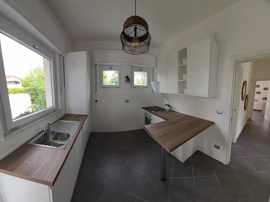 Immagine 9 di Casa indipendente in vendita  a Forte Dei Marmi