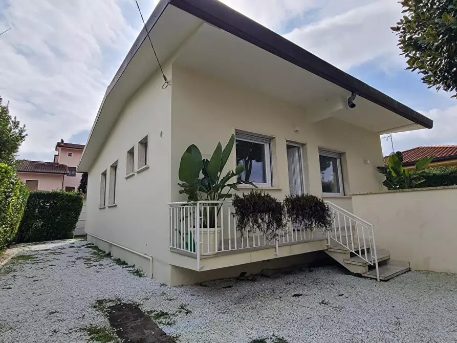 Immagine 3 di Casa indipendente in vendita  a Forte Dei Marmi