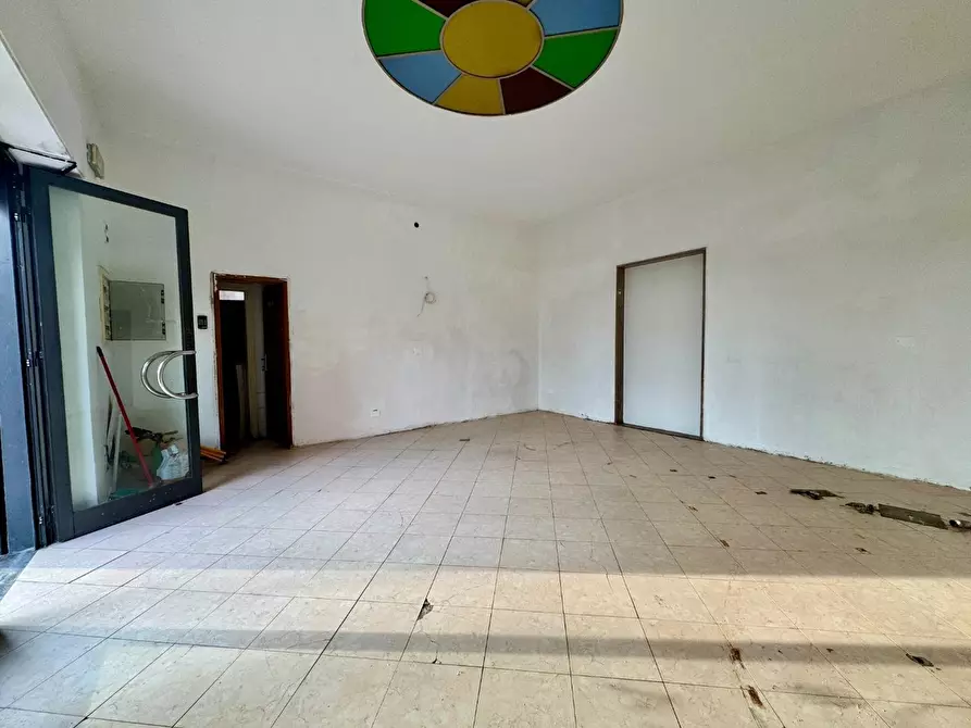 Immagine 1 di Locale commerciale in vendita  a Vicopisano