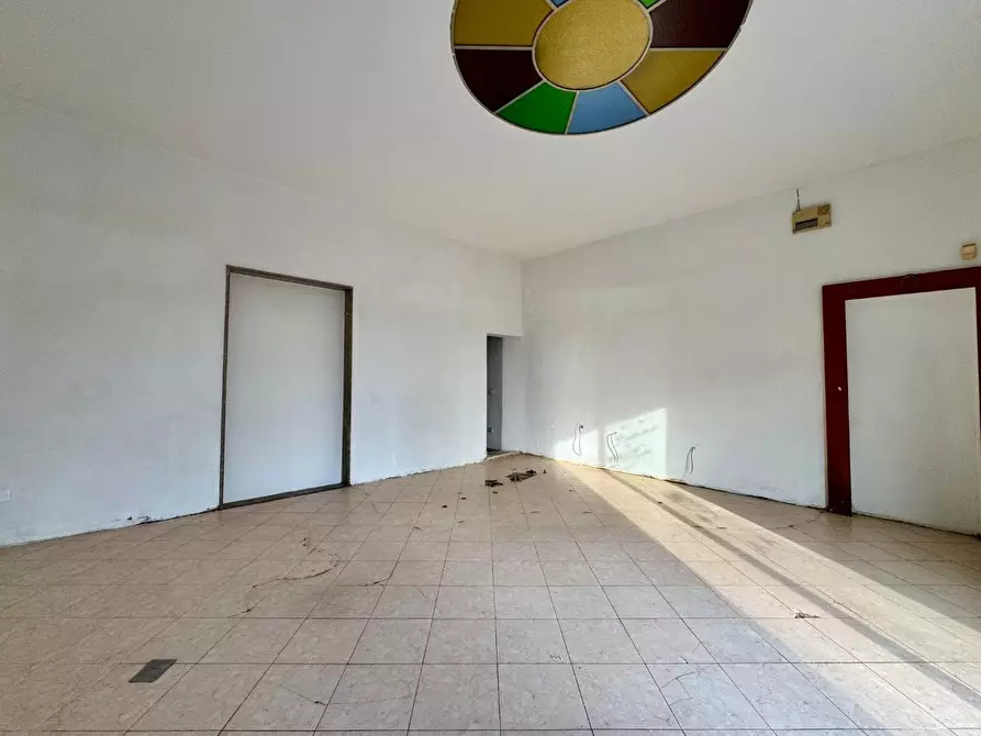 Immagine 2 di Locale commerciale in vendita  a Vicopisano