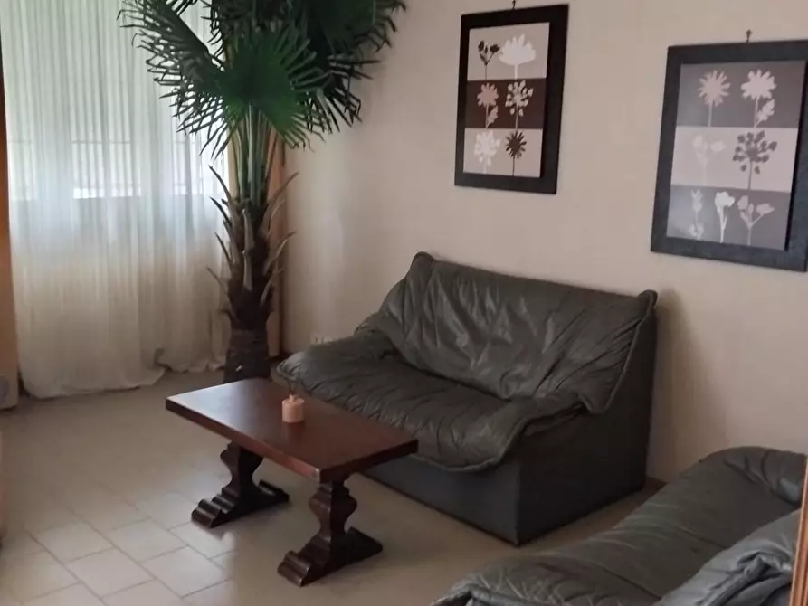 Immagine 2 di Appartamento in vendita  a Carrara