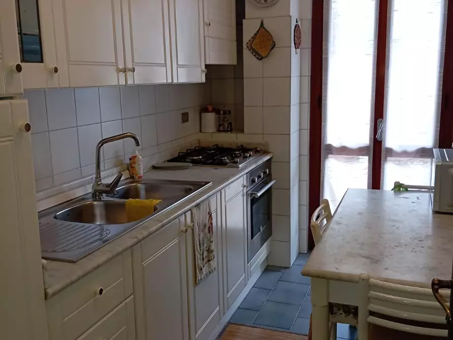 Immagine 7 di Appartamento in vendita  a Carrara