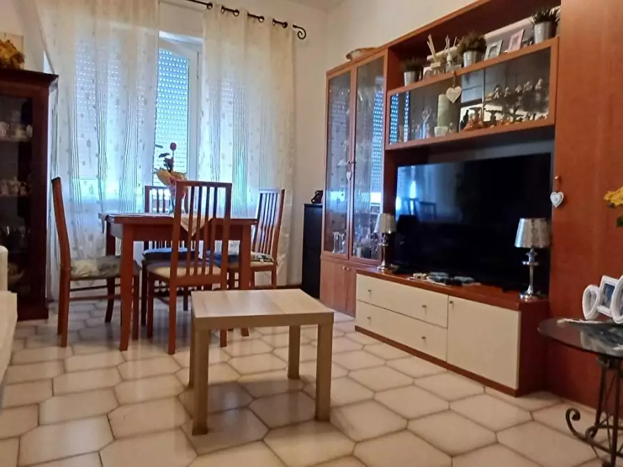 Immagine 2 di Appartamento in vendita  a Massa