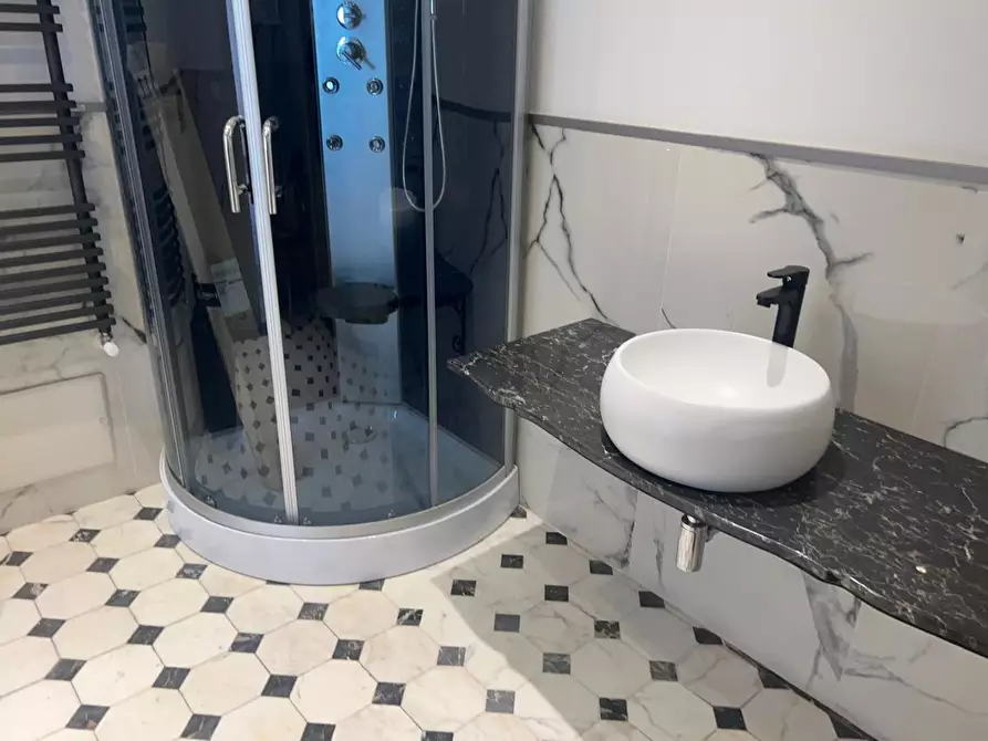 Immagine 15 di Villa in vendita  a Carrara