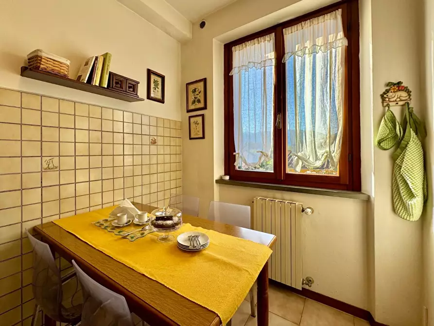 Immagine 12 di Appartamento in vendita  a Lucca