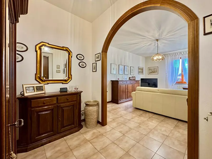 Immagine 1 di Appartamento in vendita  a Lucca