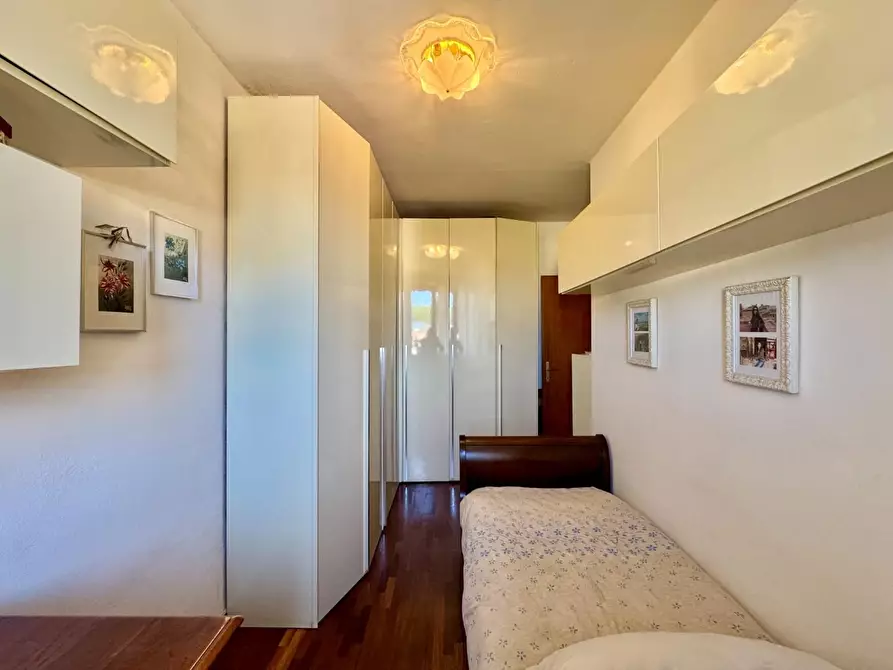 Immagine 33 di Appartamento in vendita  a Lucca