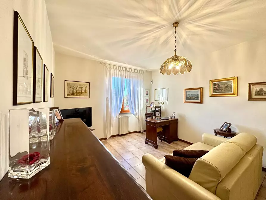 Immagine 3 di Appartamento in vendita  a Lucca