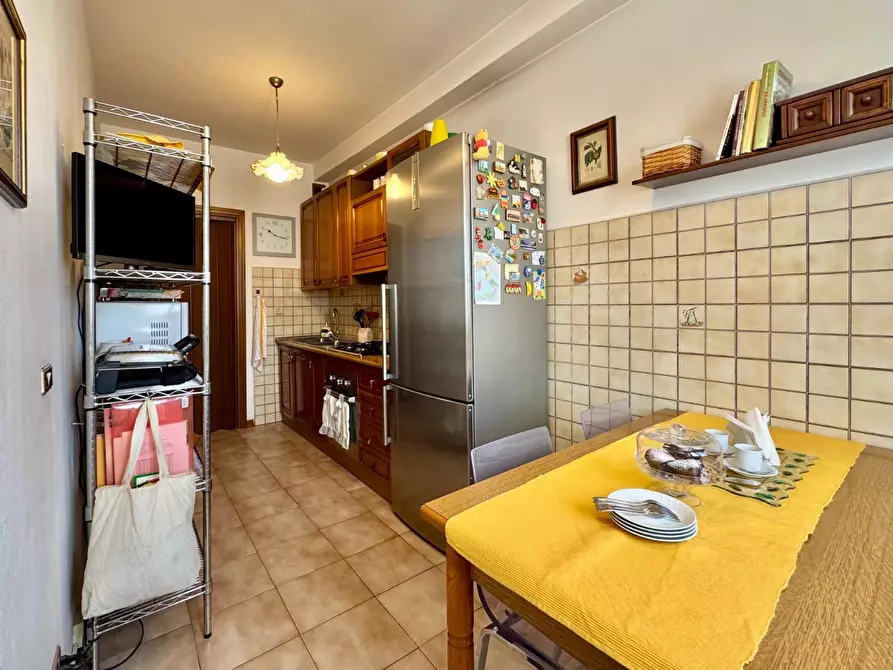 Immagine 14 di Appartamento in vendita  a Lucca