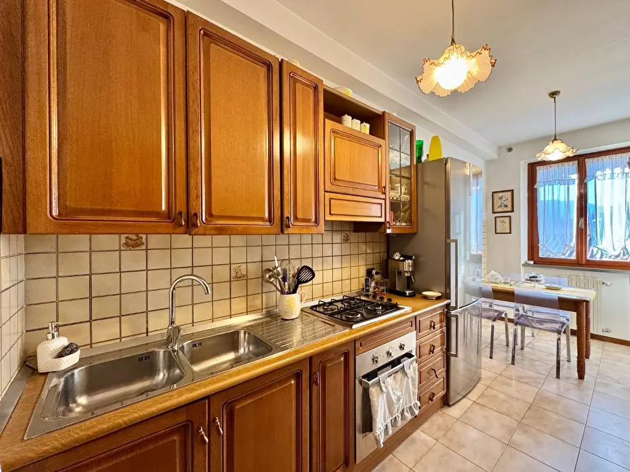 Immagine 18 di Appartamento in vendita  a Lucca