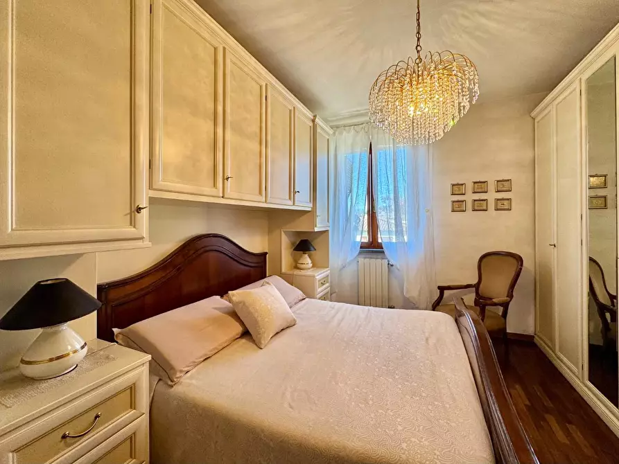 Immagine 25 di Appartamento in vendita  a Lucca