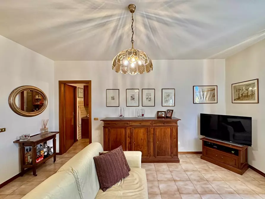 Immagine 8 di Appartamento in vendita  a Lucca