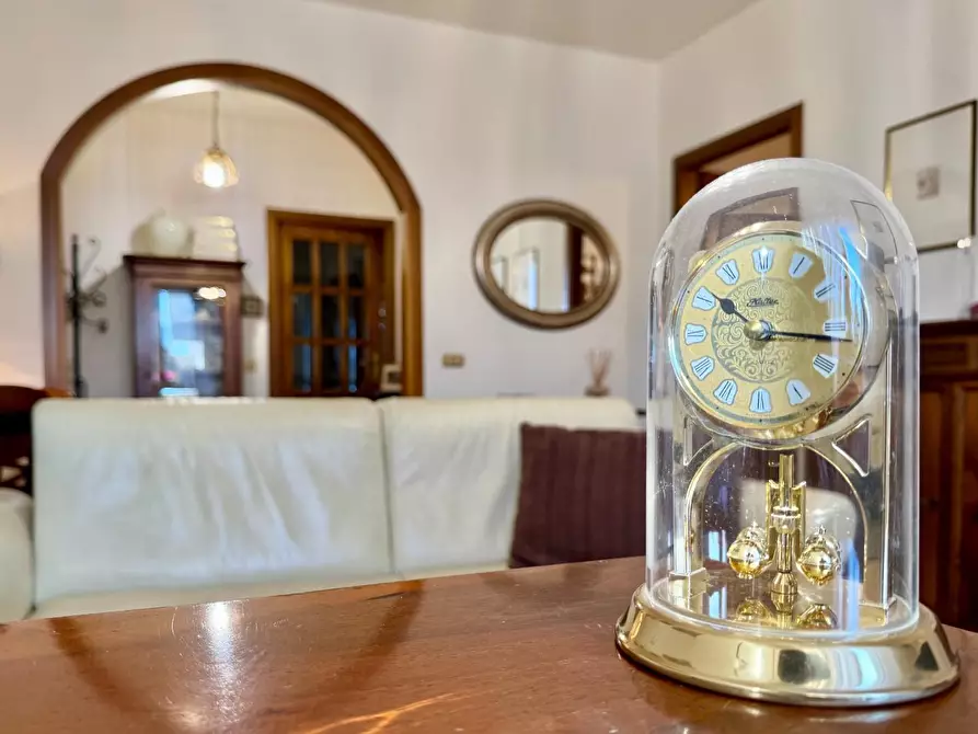 Immagine 10 di Appartamento in vendita  a Lucca