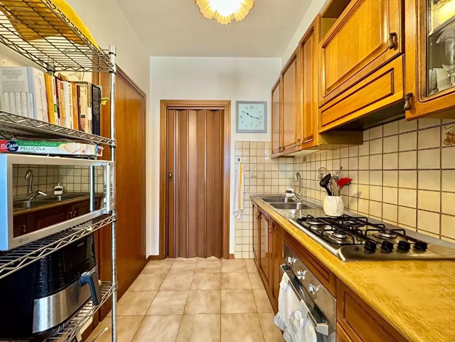 Immagine 16 di Appartamento in vendita  a Lucca