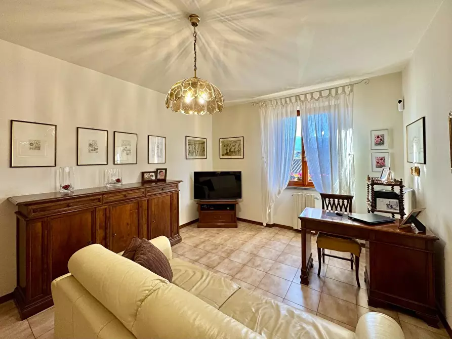 Immagine 9 di Appartamento in vendita  a Lucca