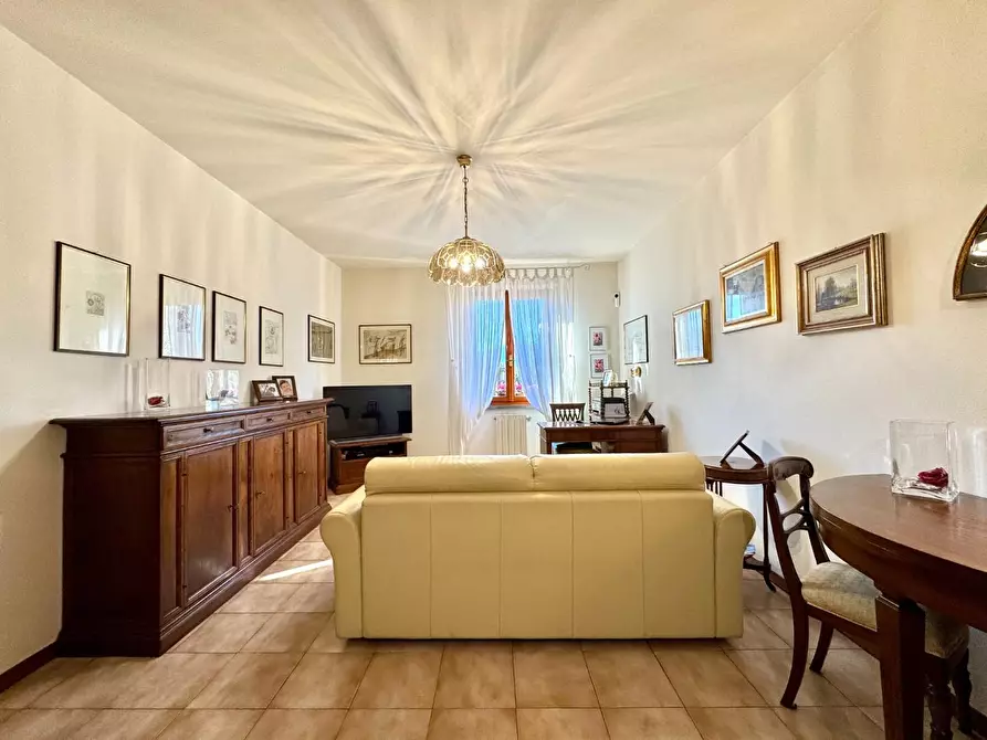 Immagine 2 di Appartamento in vendita  a Lucca