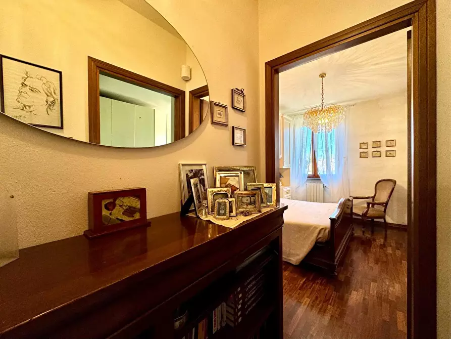 Immagine 23 di Appartamento in vendita  a Lucca