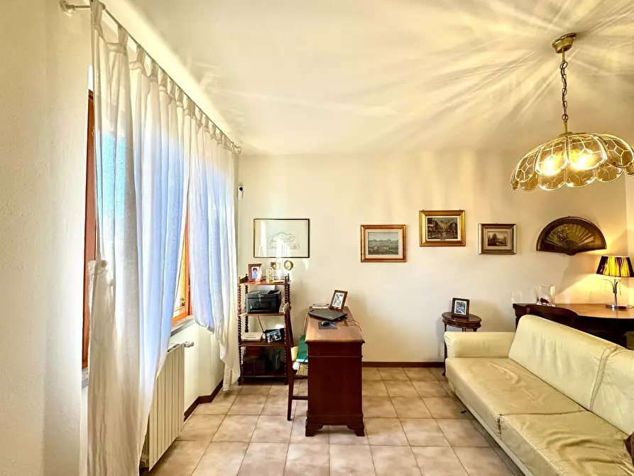 Immagine 4 di Appartamento in vendita  a Lucca