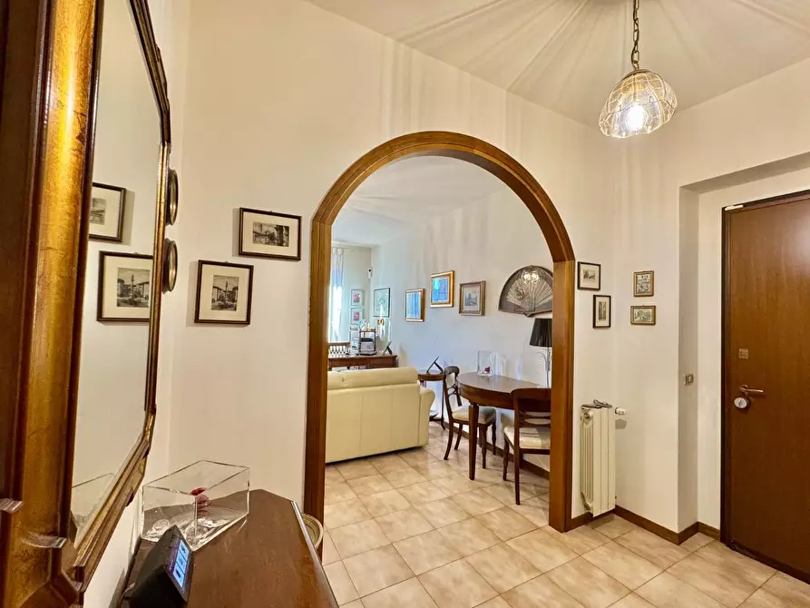 Immagine 20 di Appartamento in vendita  a Lucca