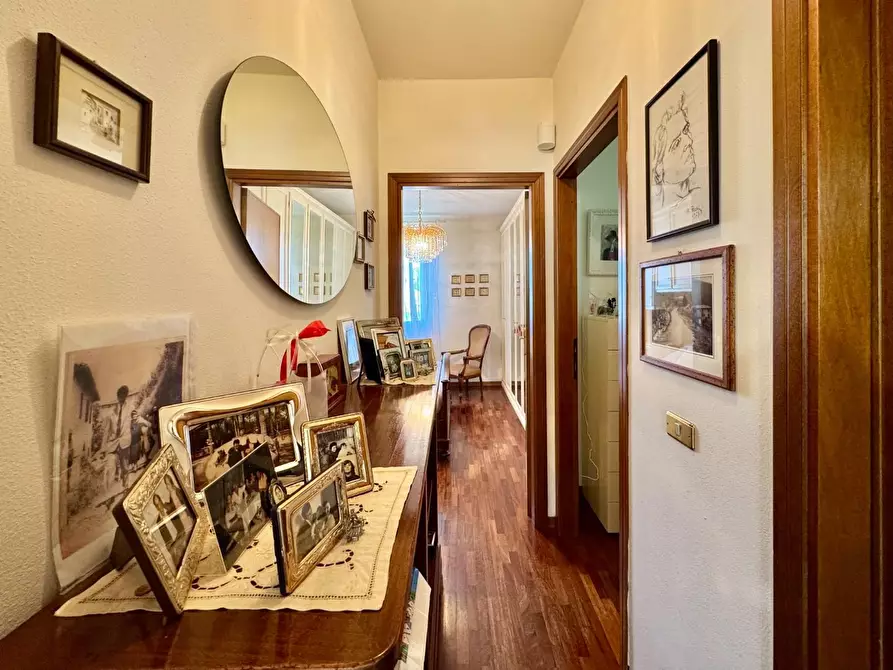 Immagine 22 di Appartamento in vendita  a Lucca