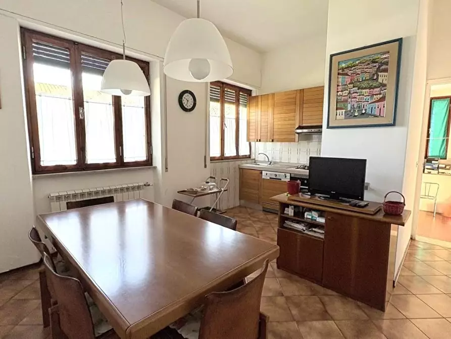 Immagine 9 di Villa in vendita  a Lucca