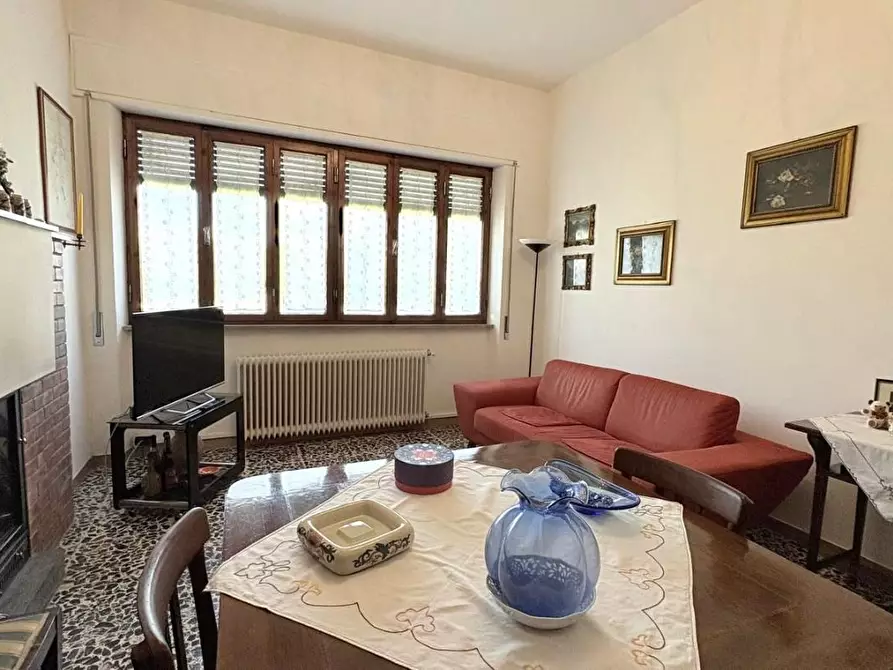 Immagine 4 di Villa in vendita  a Lucca