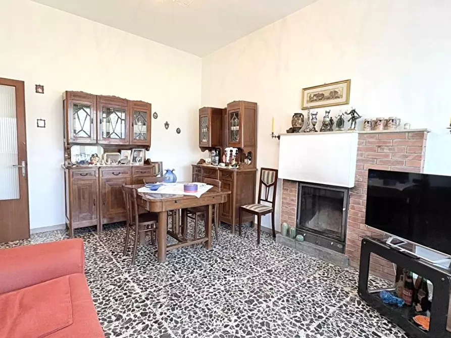 Immagine 6 di Villa in vendita  a Lucca
