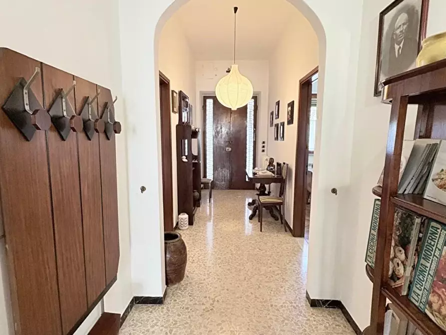 Immagine 12 di Villa in vendita  a Lucca