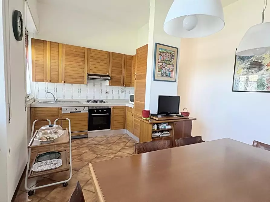 Immagine 11 di Villa in vendita  a Lucca