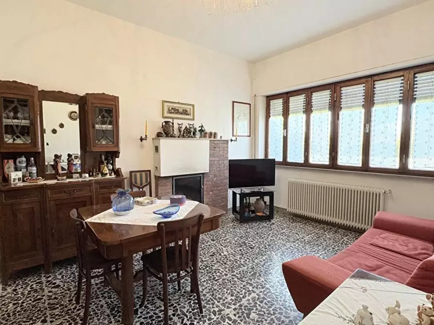 Immagine 3 di Villa in vendita  a Lucca