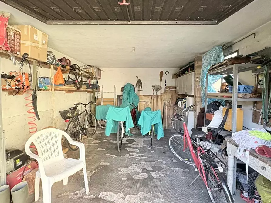 Immagine 21 di Villa in vendita  a Lucca