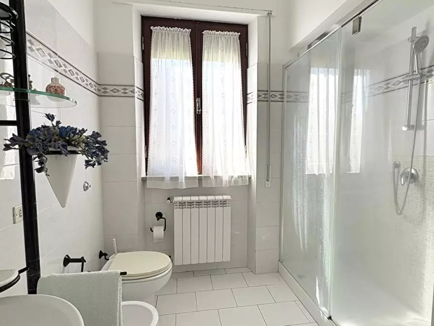 Immagine 19 di Villa in vendita  a Lucca