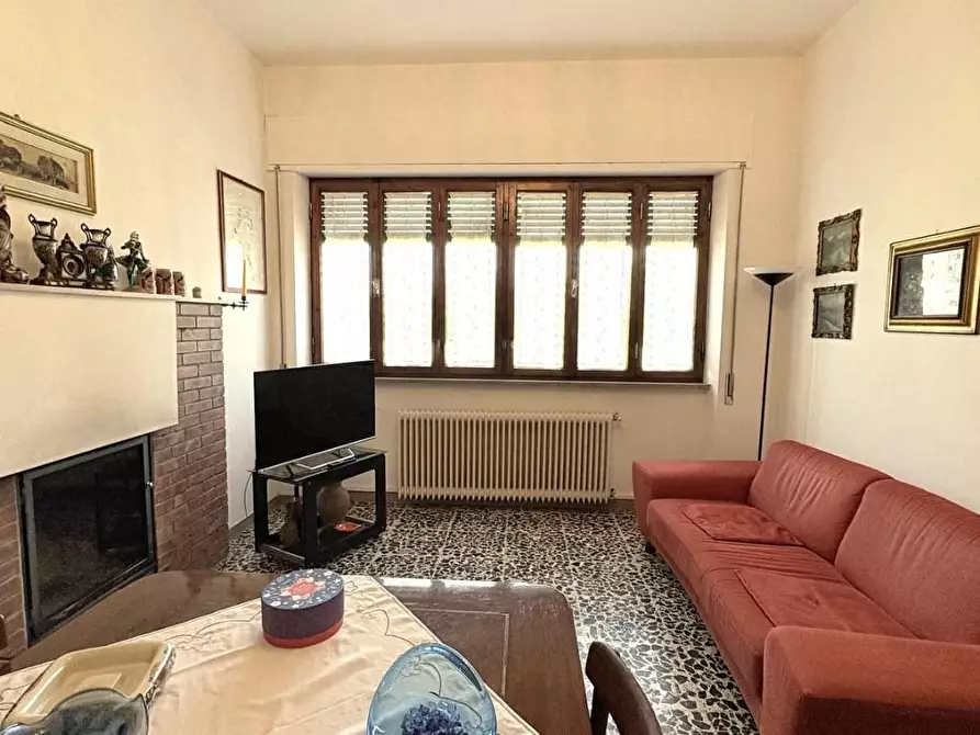 Immagine 5 di Villa in vendita  a Lucca