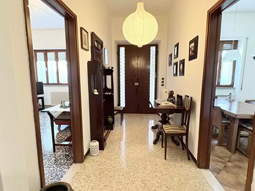 Immagine 7 di Villa in vendita  a Lucca